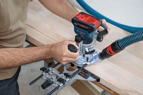 BOSCH Frezarka do KRAWĘDZI GKF 18V-8 0*AH