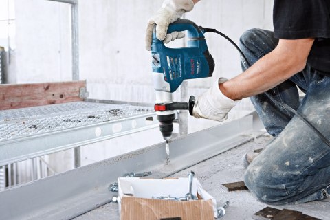 BOSCH Młot udarowy obrotowy SDS+ GBH 4-32 DFR 900W SET+UCHWYT