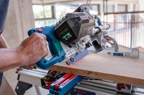 BOSCH ukośnica akumulatorowa GCM 18V-216 DC 0*AH