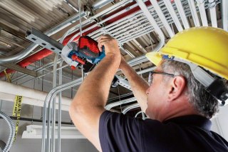 BOSCH Piła taśmowa akumulatorowa GCB 18V-63 0*AH.