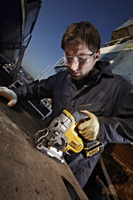 DEWALT Wyrzynarka akumulatorowa XR 18V (BEZ AKU I ŁAD.)