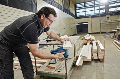 BOSCH Wyrzynarka GST 12 V-70 0*AH BOX