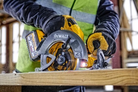 DEWALT Pilarka tarczowa akumulatorowa 190MM XR 54V 2*9.0AH TSTAK