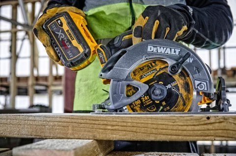 DEWALT Pilarka tarczowa akumulatorowa 190MM XR 54V 2*9.0AH TSTAK