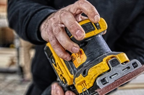 DEWALT Szlifierka OSCALACYJNA XR 18V 0*AH