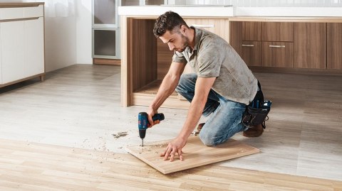 BOSCH Wiertarko-Wkrętarka akumulatorowa GSR 120-LI 2*2.0*AH + GLI12V-300