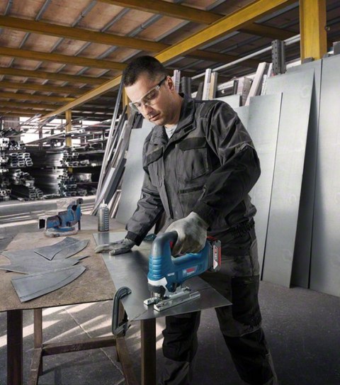 BOSCH Wyrzynarka akumulatorowa GST 185-LI 0*AH